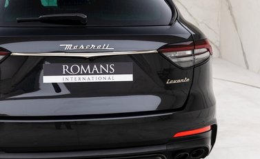 Maserati Levante GranSport Sportivo X Special Edition 23