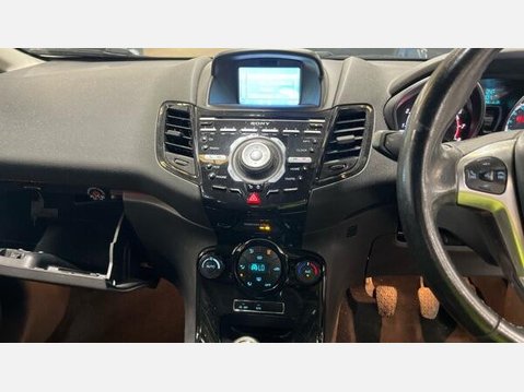 Ford Fiesta 1.0T EcoBoost Titanium Euro 6 (s/s) 5dr 8