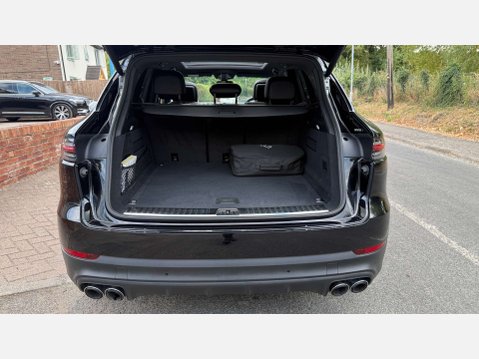 Porsche Cayenne 3.0 Cayenne V6 E-Hybrid Auto 4WD 5dr 16