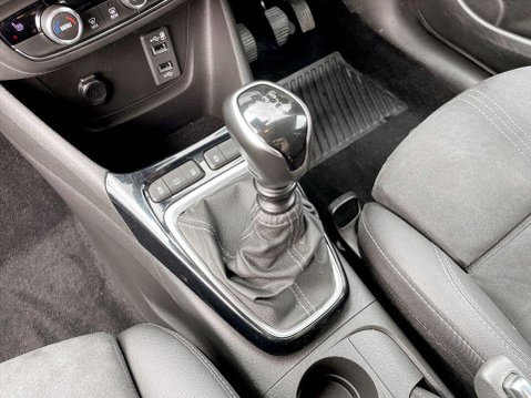 Vauxhall Crossland 1.5 Turbo D Ultimate SUV 5dr Diesel Manual Euro 6 (s/s) (110 ps) Air Con - 17