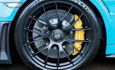Porsche 911 (991) GT2 RS 8