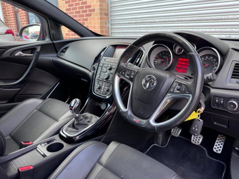 Vauxhall Astra GTC 2.0T VXR Euro 6 (s/s) 3dr 29