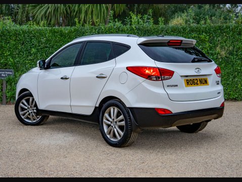 Hyundai ix35 2.0 ix35 Premium 4WD CRDI Auto 4WD 5dr 5