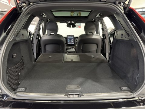 Volvo XC60 B5 ULTRA BLACK EDITION AWD 21