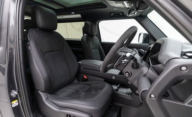 Land Rover Defender 90 V8 Carpathian Edition 10