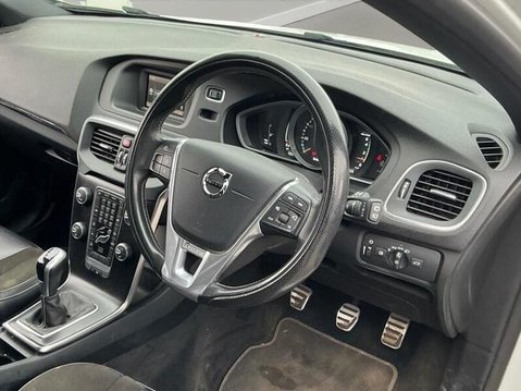 Volvo V40 2.0 T2 R-Design Euro 6 (s/s) 5dr 2