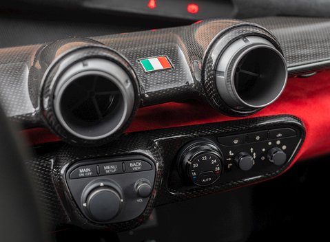 Ferrari LaFerrari 18