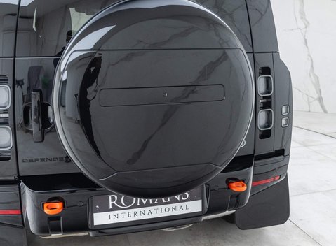 Land Rover Defender 110 D300 X 24