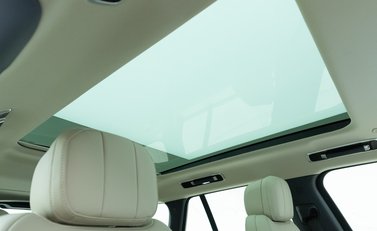 Land Rover Range Rover P460e SE 11