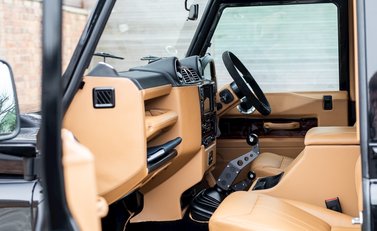 Land Rover Defender 90 XS Bowler 14