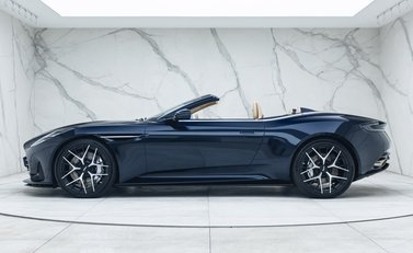 Aston Martin DB12 Volante 5
