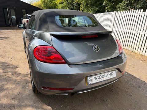 Volkswagen Beetle DESIGN TSI BLUEMOTION TECHNOLOGY DSG 4