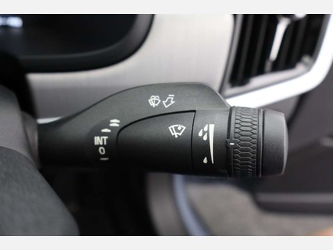Volvo S90 2.0 S90 Momentum D4 Auto 4dr 26