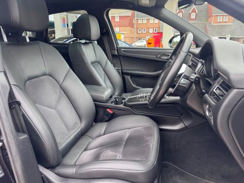 Porsche Macan PDK 3