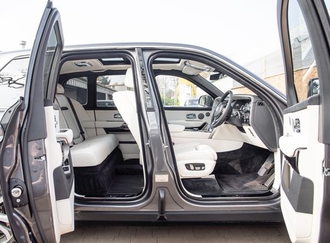 Rolls-Royce Cullinan 15