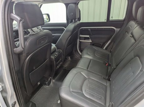 Land Rover Defender 3.0 Defender SE D MHEV Auto 4WD 5dr 65