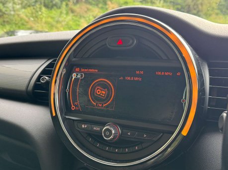 Mini Hatch 1.5 Cooper Auto 5dr 17