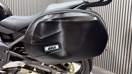 Kawasaki Er ER6 N 2010 ONLY 17K FULL LUGGAGE MOT SEPTEMBER 2027 650CC 37