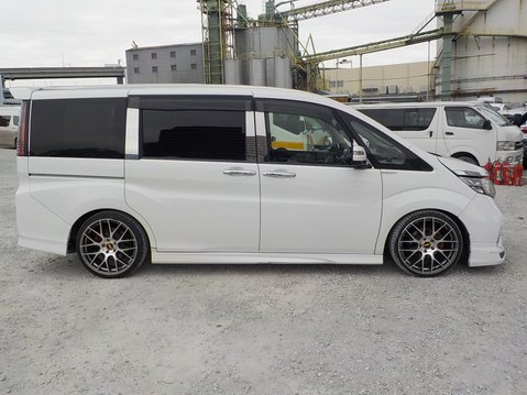 Honda Stepwagon RP3 1.5 Turbo Spada Waku Waku Doors 5