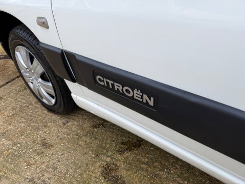 Romahome Duo OUTLOOK R20 HI MODEL 2 BERTH CAMPER VAN 4