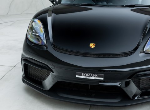 Porsche Cayman GT4 (718) 23
