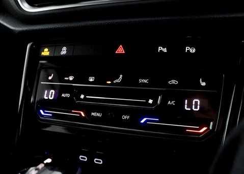 Volkswagen T-Roc 1.5 T-Roc R-Line TSI Semi-Auto 5dr 32