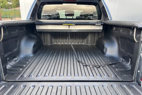 Volkswagen Amarok V6 258 Tdi DSG Aventura Black Edition 4Motion with Roller Shutter 13