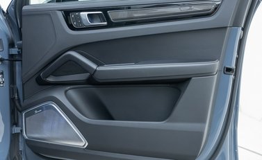 Porsche Cayenne Turbo GT 24