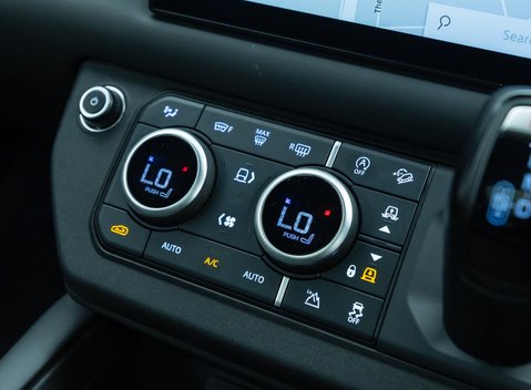 Land Rover Defender 90 V8 P525 URBAN 23