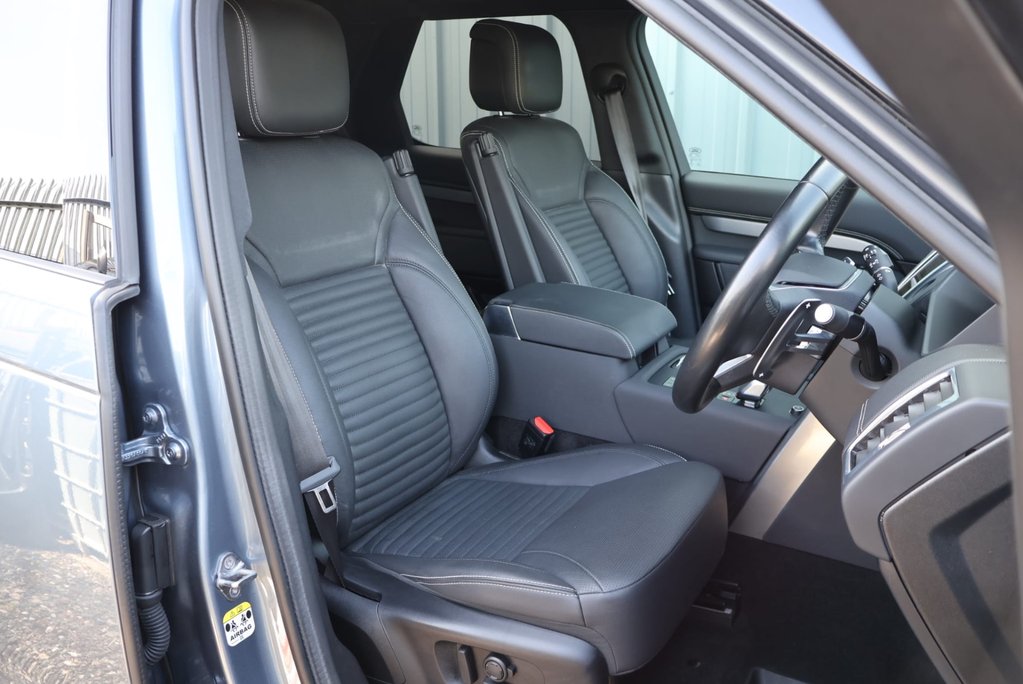Land Rover Discovery R-DYNAMIC SE MHEV WITH GENUINE REAR SEAT CONVERSION STYLED BY SEEKER  14