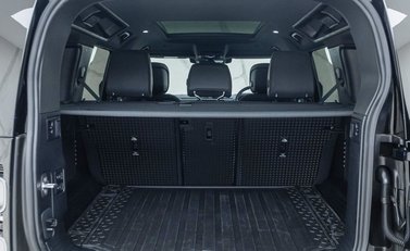 Land Rover Defender 110 D300 X 28