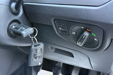 Volkswagen Touran SE TDI BMT -APPLE CAR PLAY-£35 ROAD TAX -9 SERVICES -PARK PILOT-240V SOCKET 41