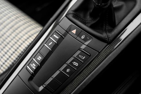 Porsche 911 GT3 TOURING. HOUNDSTOOTH. CARBON INT. PCCBS. LIFT. S/CHRONO. 13