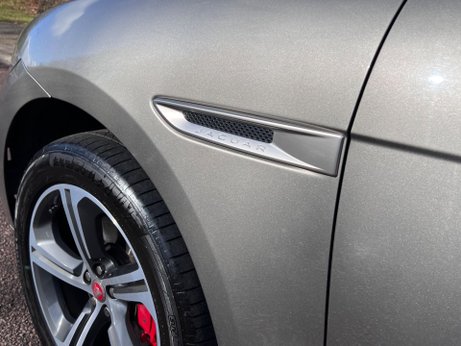 Jaguar F-Pace 3.0 D300 V6 S Auto AWD Euro 6 (s/s) 5dr 66