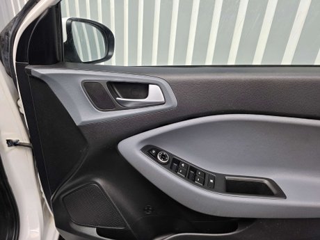 Hyundai i20 1.2 Premium SE Hatchback 5dr Petrol Manual Euro 6 (84 ps) 25