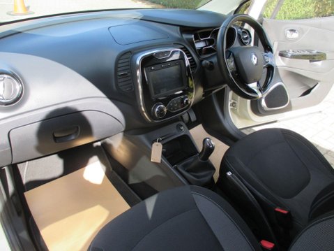Renault Captur 0.9 TCe ENERGY Dynamique S MediaNav Euro 5 (s/s) 5dr 17