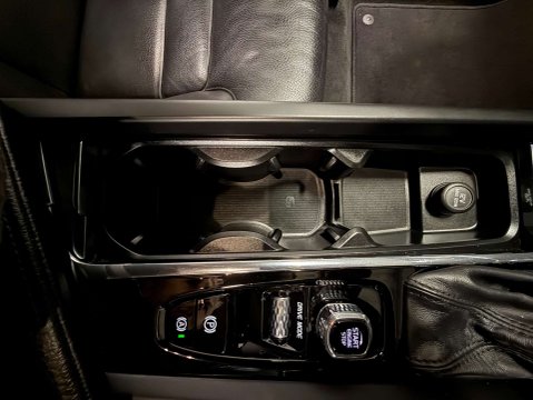 Volvo XC60 2.0 XC60 Momentum D4 AWD Auto 4WD 5dr 24