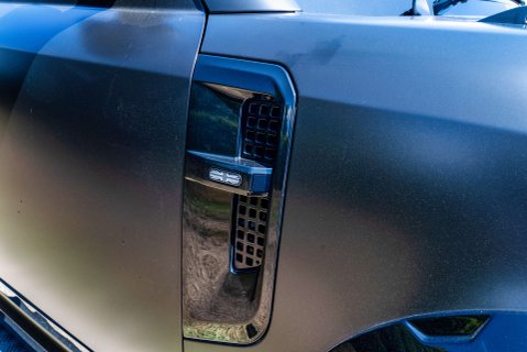 Land Rover Defender D300 HSE HardTop 17