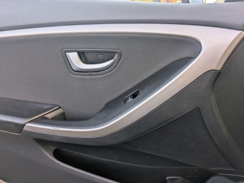 Hyundai i30 1.4 Active Euro 5 5dr 21