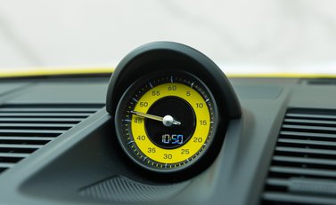 Porsche 911 GT3 TOURING (992) 18