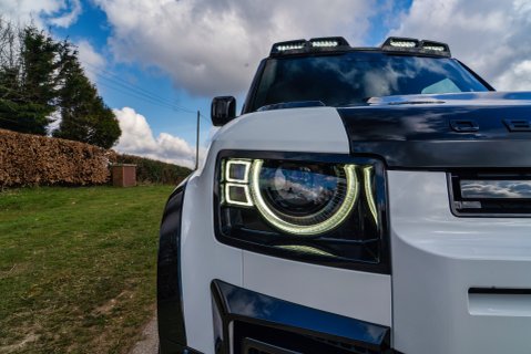 Land Rover Defender 90 Obsidian WideTrak D250 S Hardtop 17