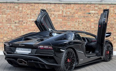 Lamborghini Aventador S LP740-4 Roadster 8