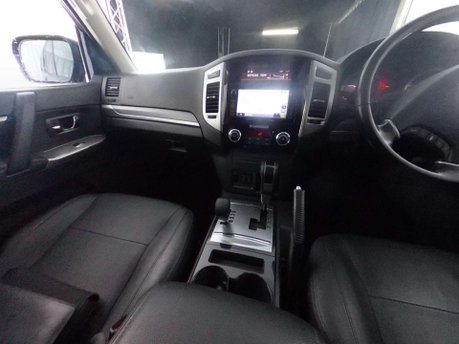 Mitsubishi Shogun 3.2 Shogun SG3 DI-D LWB Auto 4WD 5dr 5