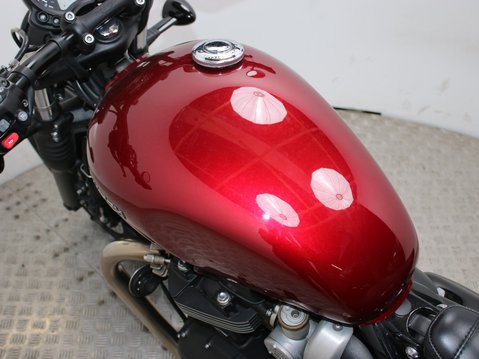 Triumph Bobber BONNEVILLE BOBBER 12
