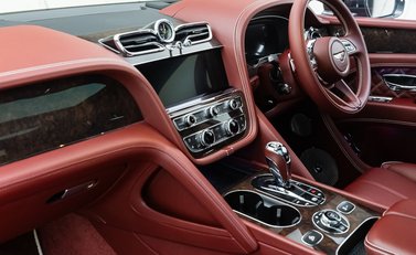 Bentley Bentayga Hybrid First Edition 18