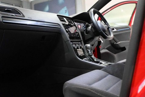 Volkswagen Golf R TSI 4MOTION DSG 25