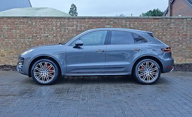 Porsche Macan Turbo 18