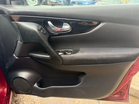 Nissan Qashqai 1.2 DIG-T Acenta Premium SUV 5dr Petrol Manual 2WD 17