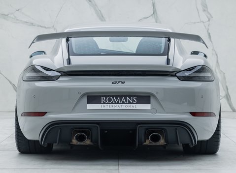 Porsche Cayman GT4 718 8
