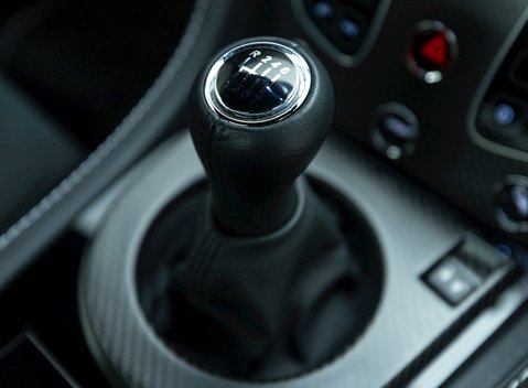 Aston Martin V12 Vantage S 17